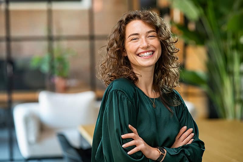 Dame au service à la clientèle | Groupe Chalinfo
